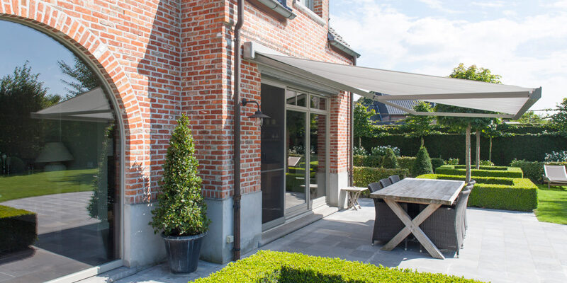 Les abris terrasse et les toits ou couverture de terrasse : protéger son  jardin ou son balcon